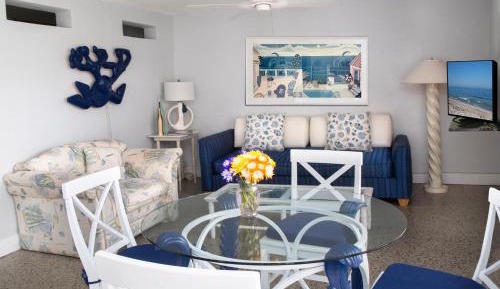 King Suite with Pool View