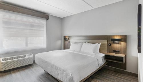One-Bedroom King Suite with Bath Tub and Sofa Bed - Disability/Non-Smoking