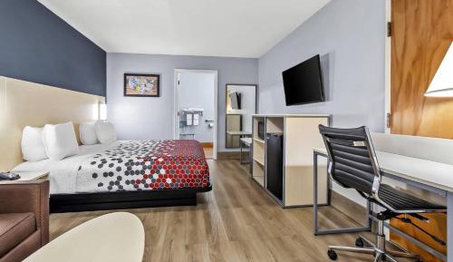 King Room - Accessible/Smoking