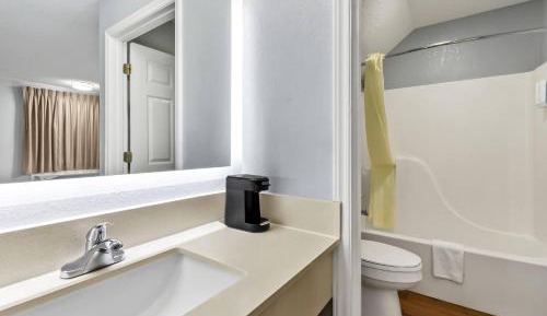 Standard Queen Room with Two Queen Beds- Non Smoking