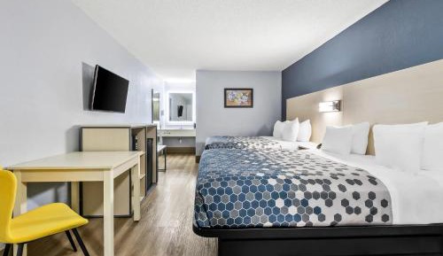 Queen Room with Two Queen Beds - Smoking