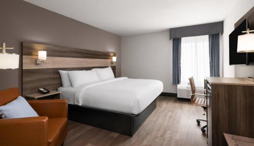 Standard King Room with Mobility Accessible Tub