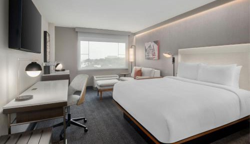 King Room with Bathtub and Sofa Bed - Mobility Access