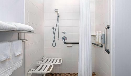 King Room with Roll-In Shower - Mobility/Hearing Accessible