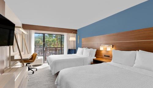 Standard Queen Room with Two Queen Beds and Pool View