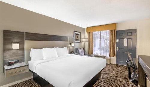 King Room with Bath Tub - Disability Access/Non-Smoking 