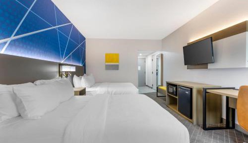 Queen Room with Two Queen Beds - Accessible/Non-Smoking 
