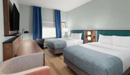 Queen Room with Two Queen Beds and Walk In Shower - Mobility Accessible/Non-Smoking