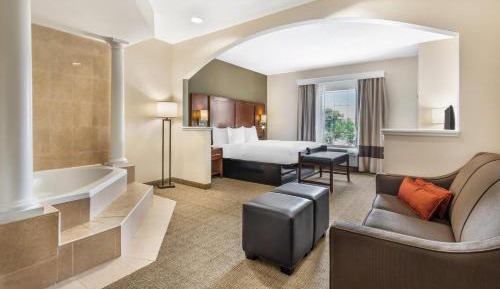King Suite with Spa Bath - Non-Smoking