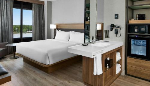 European King Room with River View