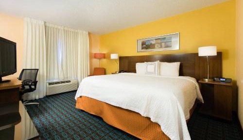 King Room with Roll-In Shower - Mobility Accessible