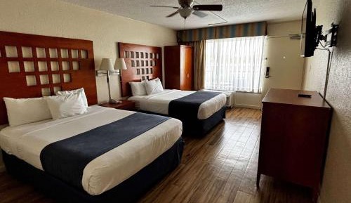 Queen Suite with Two Queen Beds and Twin Bunk Bed - Non-Smoking