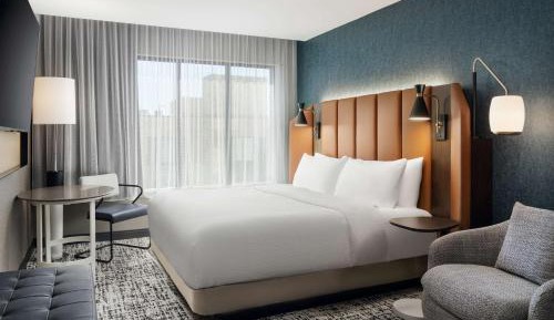 Corner King Room