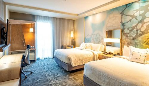 Queen Room with Two Queen Beds - Hearing Accessible