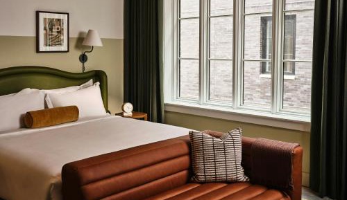 Studio King Suite - Hearing Accessible