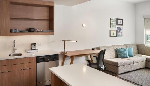 Larger Queen Studio with Two Queen Beds - Sofa Bed (No Resort Fee)