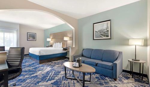 King Suite with Sofa Bed - Non-Smoking