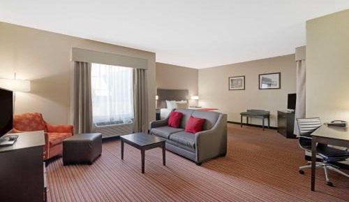King Suite - Disability Access/Non-Smoking