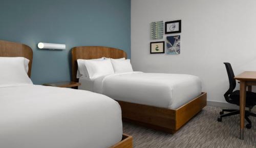 Queen Studio with Two Queen Beds - Sofa Bed (No Resort Fee)
