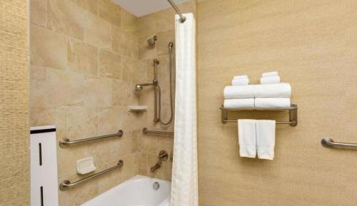 Two-Room Suite with Two Queen Beds - Mobility Access
