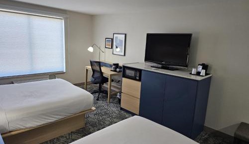 Queen Room with Two Queen Beds- Non-Smoking