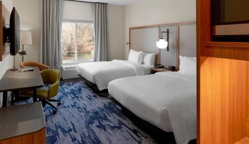 Queen Room with Two Queen Beds and Lake View