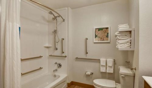 King Room with Accessible Tub - Mobility and Hearing Access/Non-Smoking