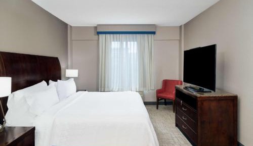 Deluxe King Suite with Shower - Mobility and Hearing Access