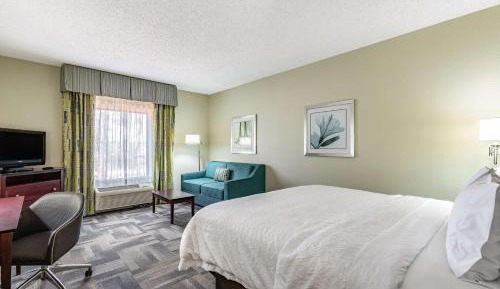 King Room with Sofa Bed and Study - Non-Smoking