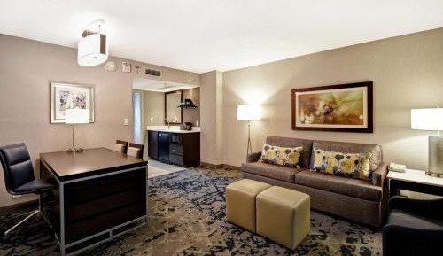 One-Bedroom Suite with Two Double Beds - Hearing Accessible/Non-Smoking