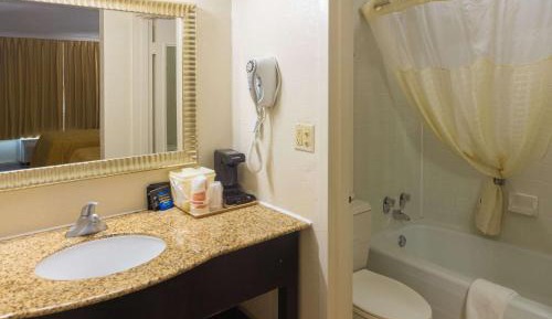 Standard King Room - Non-Smoking 