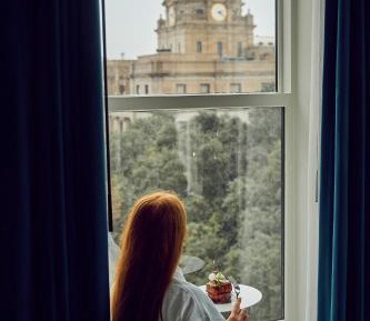 One-Bedroom King Suite