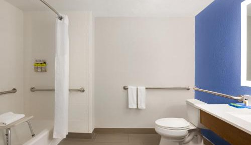 Standard King Room with Mobility Accessible Tub
