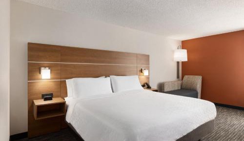 Standard King Room with Mobility Accessible Roll-In Shower