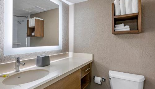 One-Bedroom Suite with Two Double Beds
