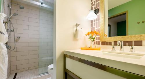 One-Bedroom King Suite