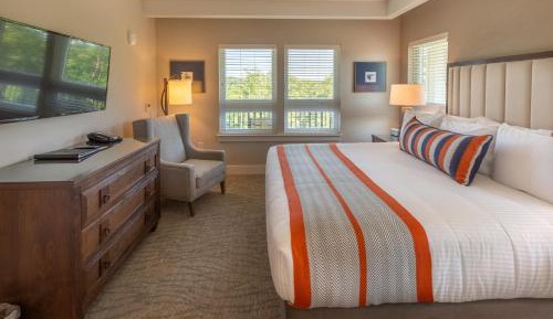 Resort Room Lakeside View with King Bed