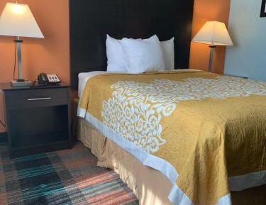 Queen Room - Non-Smoking