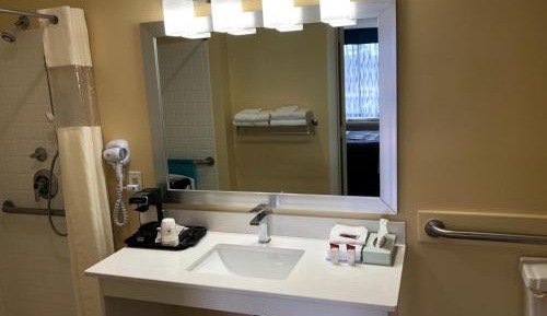 Queen Room - Mobility Access/Non-Smoking