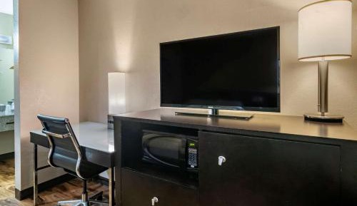Queen Room - Accessible/Nonsmoking