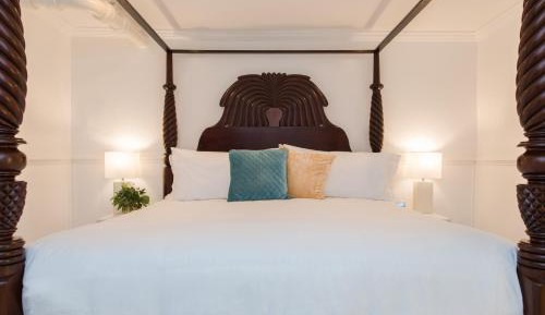 Devereux Suite - Grand/Former Wine Cellar/No Windows