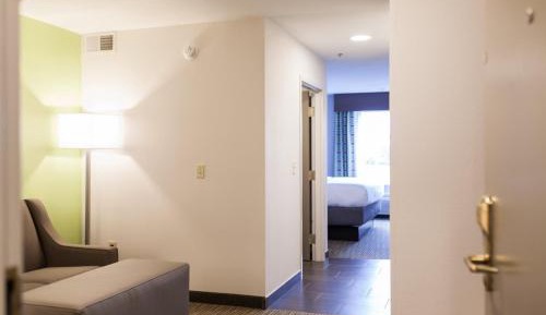 Suite - Hearing Accessible - Non-Smoking