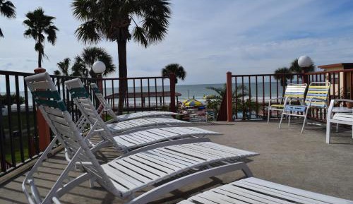 Gulf Front View One Bedroom Apartment With Kitchen (Two Double Beds)