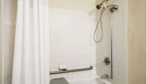 Queen Room - Mobility Access/Non-Smoking