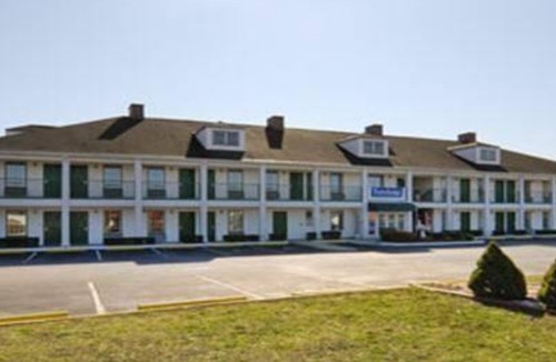 Commerce Hotel | Travelodge by Wyndham Commerce GA Near Tanger Outlets Mall