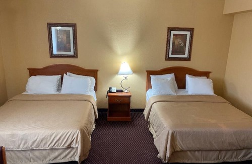 Lawrenceburg Hotel | REDWOOD INN