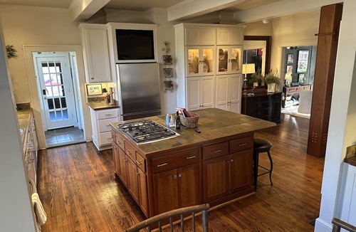 Athens House | Large home 12 mins from Sanford Stadium/downtown, 8 mins to Botanical Gardens