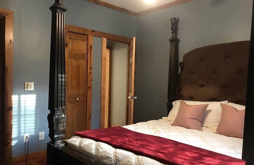 Loris Cabin | Beachwoods Villa