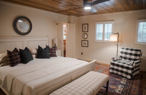 Mirror Lake Cabin | Authentic Mirror Lake Cabin, Canoe, Sleeping Loft For Families, 3 Min to Town