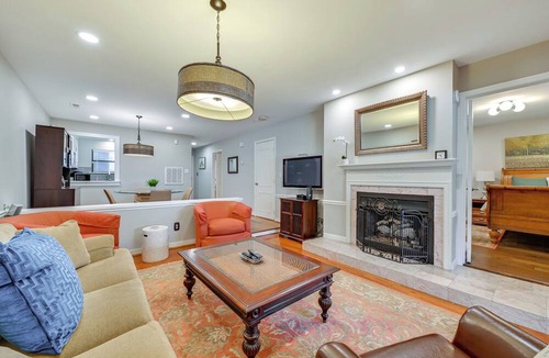Dilworth Apartment | 1 Mi to BOA Stadium! Walkable Condo w/Porch